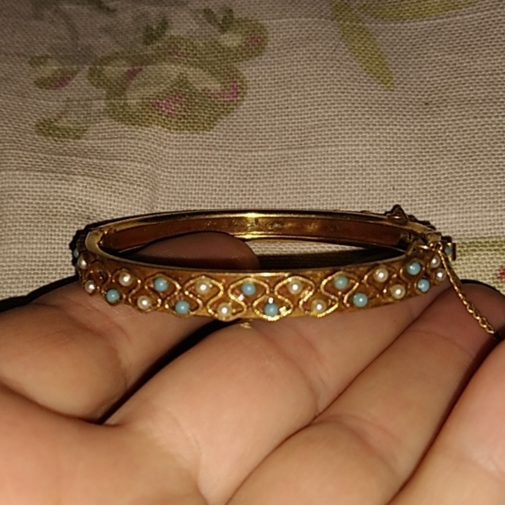 Beautiful vintage bangle bracelet